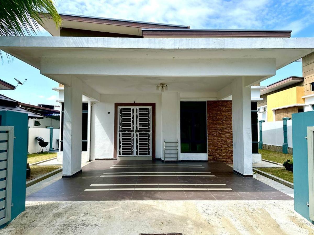 Bandar Family Private Pool Bbq Wifi Netflix Rumah percutian Malacca
